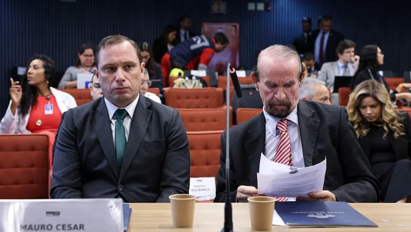 Ex-ajudante de ordens da Presidência afirmou, diante de Bolsonaro, que o ex-presidente editou documento golpista e manteve ordem de prisão de Alexandre de Moraes