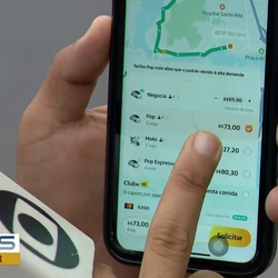 Com a paralisação dos coletivos, quem tentou se deslocar usando carros de aplicativo viu preços mais que dobrarem na manhã desta terça-feira (10)