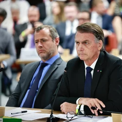 Ex-presidente afirmou que discutiu com chefes das Forças Armadas alternativas dentro da Constituição, após vitória de Lula em 2022