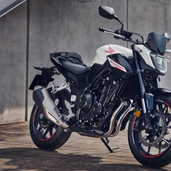 Naked ajudou a criar uma nova geração de motociclistas, fazendo a transição dos motores monocilíndricos leves em direção à esportividade
