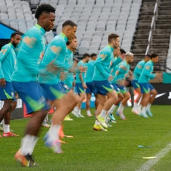 O Brasil pode selar sua vaga em casa. A seleção, no entanto, não depende só de si: precisa vencer o Paraguai e ainda torcer pelo Uruguai contra a Venezuela