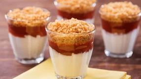 Creme de queijo com goiabada e farofa de biscoito 