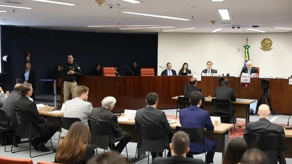 O primeiro depoimento nesta terça-feira (10) será do ex-comandante da Marinha Almir Garnier; acompanhe ao vivo