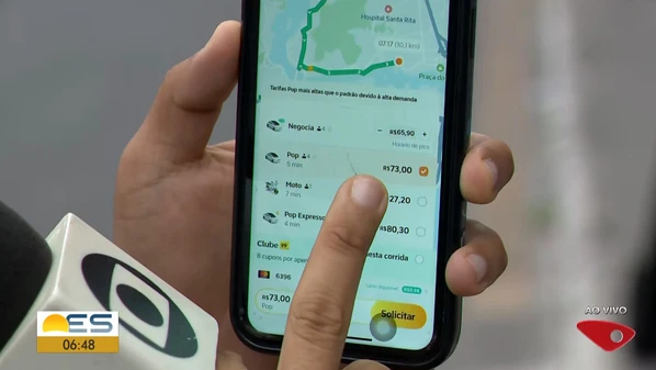 Com a paralisação dos coletivos, quem tentou se deslocar usando carros de aplicativo viu preços mais que dobrarem na manhã desta terça-feira (10)
