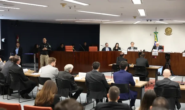 Alexandre de Moraes, do Supremo Tribunal Federal (STF), realiza interrogatório com integrantes do núcleo 1 da trama golpista