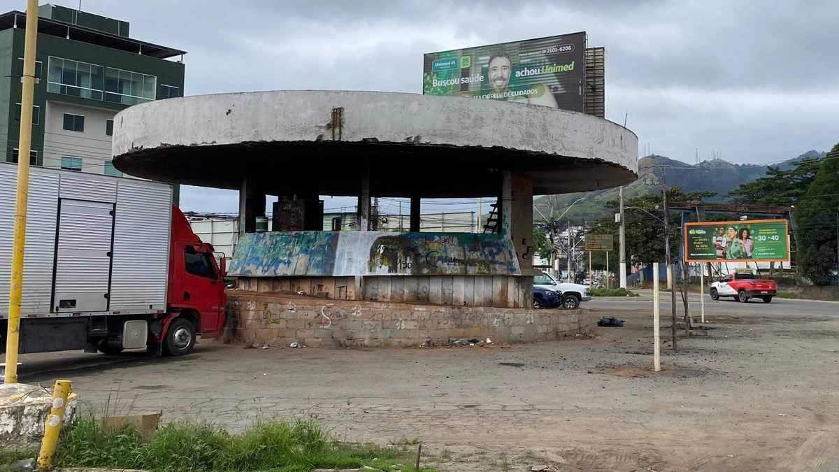 'Bolo de noiva' está abandonado há sete anos em Cachoeiro