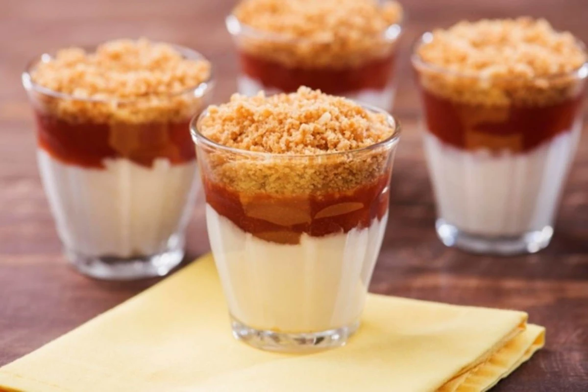Creme de queijo com goiabada e farofa de biscoito 