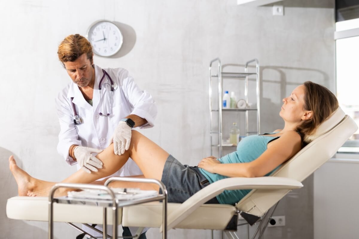 Atendimento médico é fundamental para o diagnóstico e o tratamento de problemas circulatórios (Imagem: BearFotos | Shutterstock)