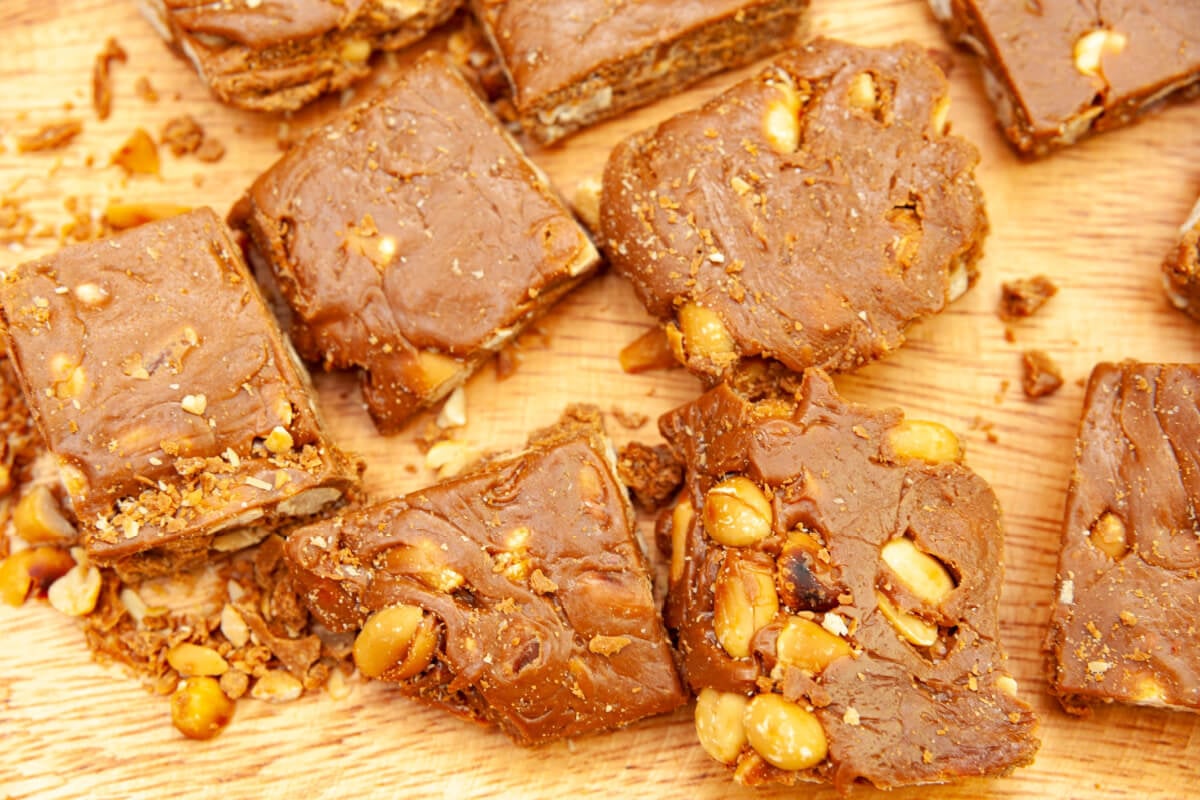 Pé-de-moleque com chocolate (Imagem: Sergio Yoneda | Shutterstock)