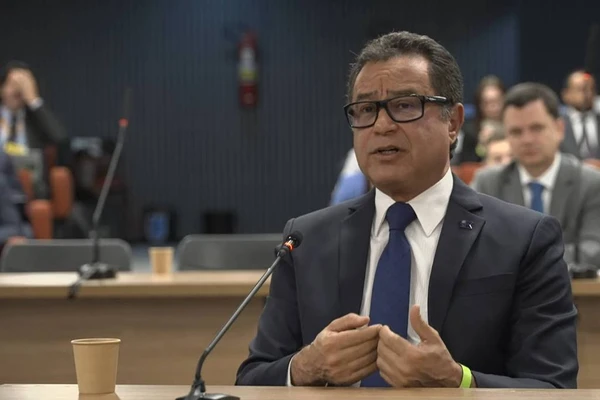 Ex-comandante da Marinha Almir Garnier