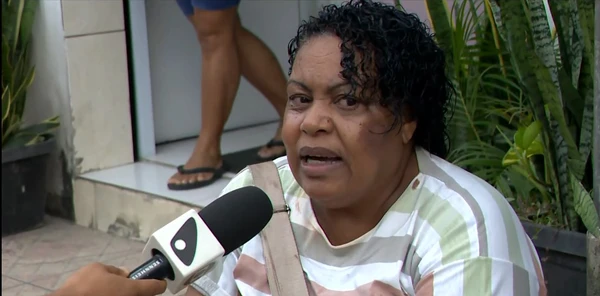 Penha esperava um carro de aplicativo para conseguir chegar ao trabalho