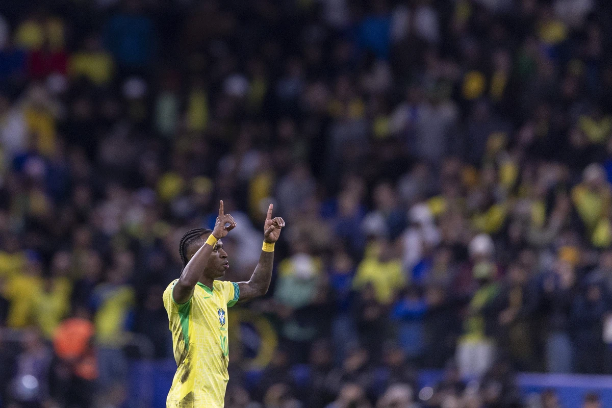 Vinicius Junior comemora seu gol na partida entre Brasil e Paraguai pelas Eliminatórias Sul-americanas para a Copa do Mundo de 2026