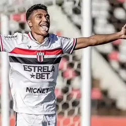 Atacante de 19 anos volta para casa depois de sofrer grave acidente em Americana (SP)
