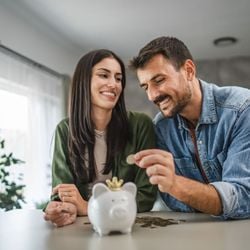 Conversar sobre dinheiro ajuda a tornar o relacionamento mais equilibrado, transparente e preparado para o futuro.