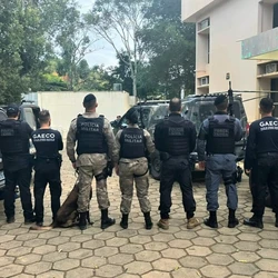 Equipes do Ministério Público do Espírito Santo, com apoio da Polícia Civil, trabalham na manhã desta quarta-feira (11) para cumprir 49 mandados de prisão e 19 de busca e apreensão