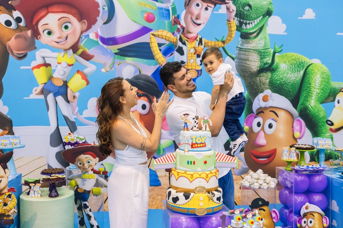 Lucas Rezende e sua esposa, Giulian Ola Rezende, celebraram com muita alegria o primeiro aninho do filho do casal, o pequeno Bernardo