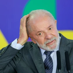 Em relação ao levantamento anterior do instituto, desaprovação se manteve estável, enquanto a aprovação oscilou um ponto para baixo