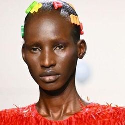Marcado por ondas de violência, pobreza e desastres naturais, o Sudão do Sul oferece à indústria da moda novas modelos que vêm se destacando nas passarelas internacionais.