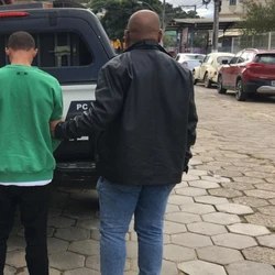 Ele é suspeito de descumprir uma medida protetiva e ir até o trabalho da ex-companheira, em Guaçuí, para ofender e ameaçar a ex-mulher