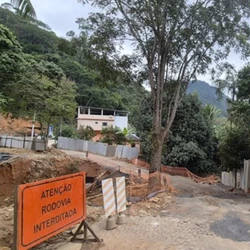 Trecho parcialmente bloqueado fica entre as cidades de Santa Leopoldina e Santa Teresa; intervenção pode ser cancelada em caso de chuva