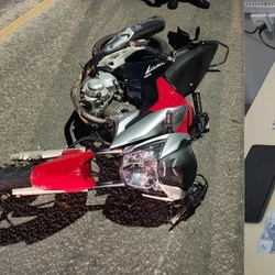 Devido aos ferimentos, o motociclista foi encaminhado ao Hospital Rio Doce com escoriações nos pés e braços, onde permanece nesta quinta-feira (12), sob custódia da Guarda Municipal