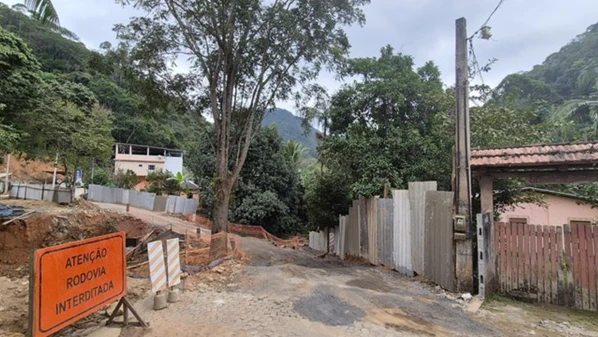 Trecho parcialmente bloqueado fica entre as cidades de Santa Leopoldina e Santa Teresa; intervenção pode ser cancelada em caso de chuva