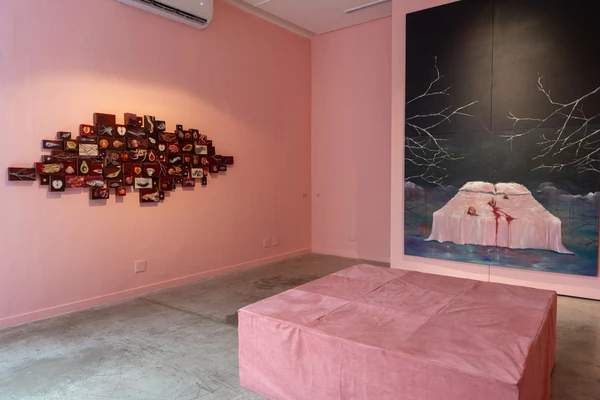 A artista visual Liliana Sanches apresenta a exposição individual “A Paixão mora no Mistério”