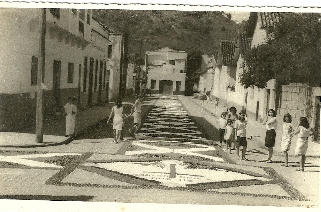 Tapetes de Corpus Christi, em Castelo, em 1965