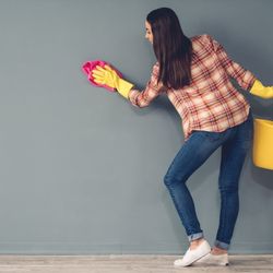 Veja como remover manchas e sujeiras utilizando os produtos certos e sem danificar a pintura