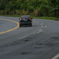 Polícia Rodoviária Federal informou que trecho no km 185 foi afetado na manhã desta sexta-feira (27)