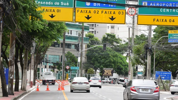 Após retirada de vagas de estacionamento, a prefeitura estuda a viabilidade técnica de instalar uma área para paradas temporárias na rua Clóvis Machado