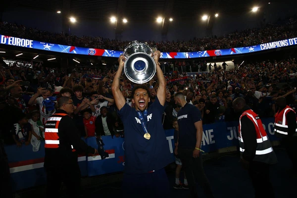 A comemoração em Paris após o título do PSG