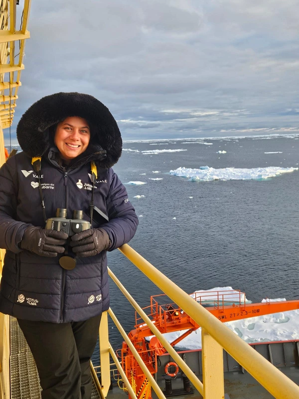 Amanda Baron Di Giacomo, pesquisadora do Espírito Santo que se tornou a 1ª pessoa do Brasil a alcançar o ponto mais ao sul do mundo