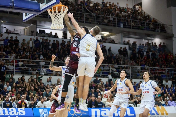 Didi dá linda enterrada na vitória do Sesi Franca sobre o KTO Minas no Jogo 2 das Finais do NBB CAIXA 2024/25.