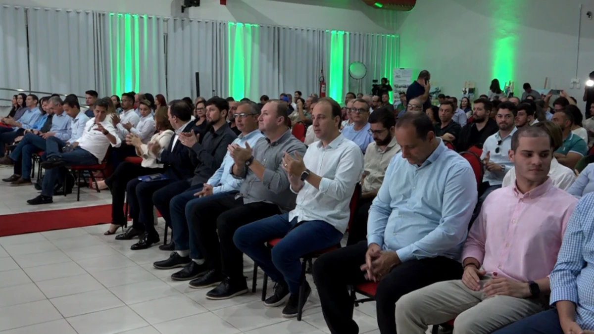 Mulher deixa de ser CLT e vira empresária, e homem ganha a vida no litoral do ES