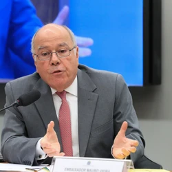 O governo brasileiro tomou conhecimento da presença de duas comitivas de autoridades estaduais e municipais brasileiras em Israel
