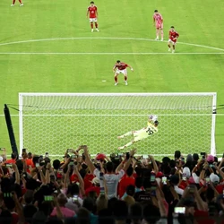 A partida abriu o campeonato, uma versão repaginada e expandida do Mundial de Clubes. As diferenças são várias, a começar pelos 32 times participantes jogando numa fase de grupos