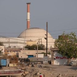 O primeiro-ministro de Israel diz que atingiu o Irã no centro de seu "programa de armamento", mas o Irã insiste que suas instalações nucleares eram pacíficas