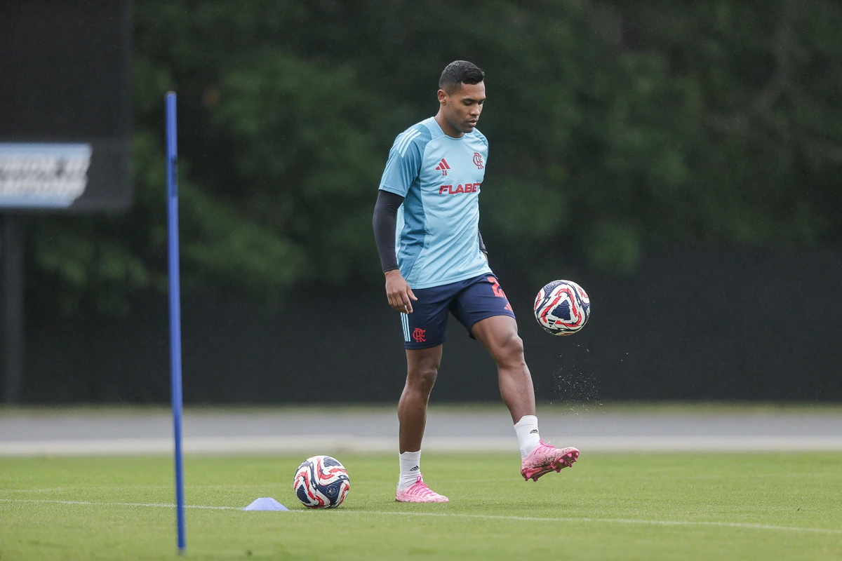 Alex Sandro durante treino do Flamengo em Atlantic City, nos Estados Unidos