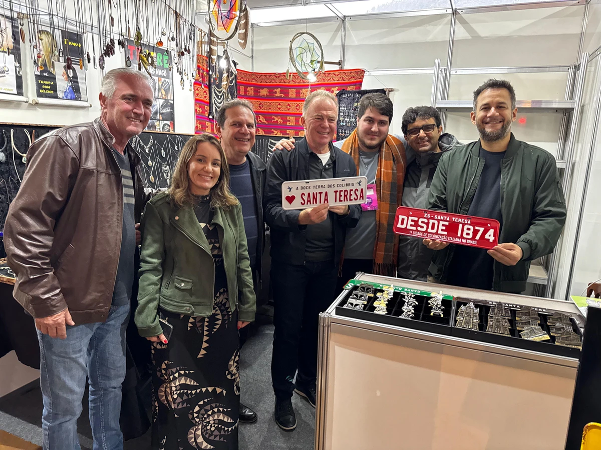 O prefeito Kleber Médici, a secretaria de Estado do Governo, Emanuela Pedroso,  o secretário de Estado da Cultura, Fabrício Noronha, o governador Renato Casagrande