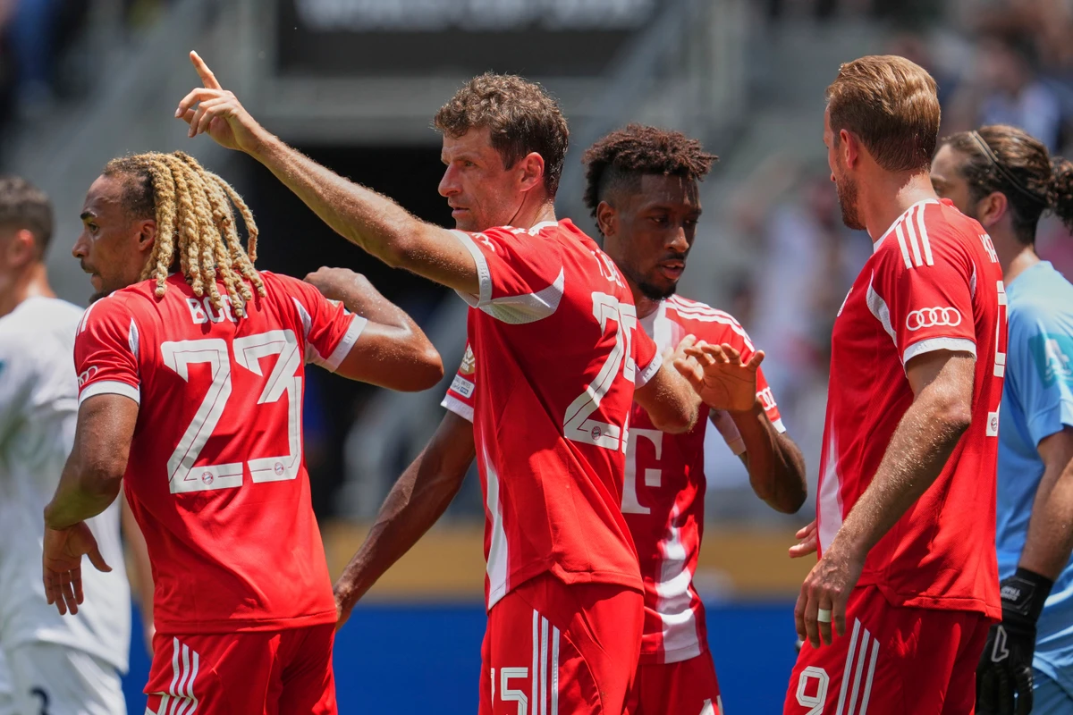 Thomas Muller,  do Bayern de Munique, comemora  ao marcar o quinto gol da equipe diante do Auckland City