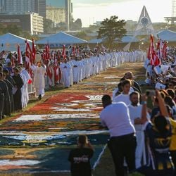 Celebração do corpo de Cristo, quando se comemora a 'presença real de Jesus Cristo no pão e no vinho' foi criada em 1264, pelo papa Urbano 4º.
