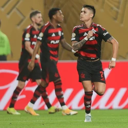 Rubro-Negro contou com o poder decisivo de Arrascaeta e com a qualidade de Luiz Araujo para conquistar os três pontos