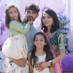 O casal fazia parte dos 600 mil gujaratis britânicos -membros do grupo etnolinguístico com vínculos com o estado de Gujarat que vivem no Reino Unido