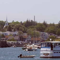 Em 27 de maio, 40 pessoas foram presas em Martha's Vineyard e Nantucket, uma ilha vizinha, segundo o ICE (serviço de imigração). O órgão não detalhou todos os nomes dos atingidos, mas uma líder local diz que ao menos 22 brasileiros estavam entre os detidos