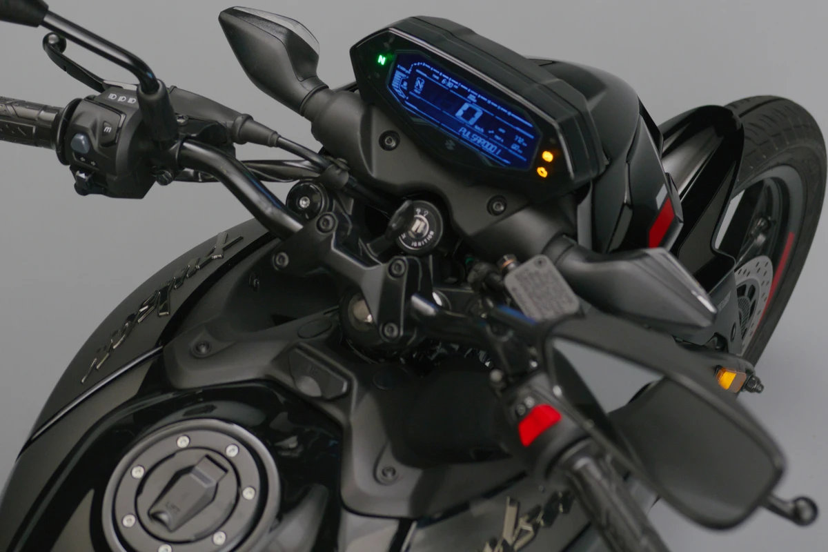Bajaj Pulsar N15 por Divugação