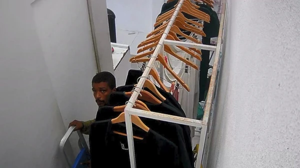 Calos Eduarlo Lima Pires foi flagrado por câmeras de videomonitoramento