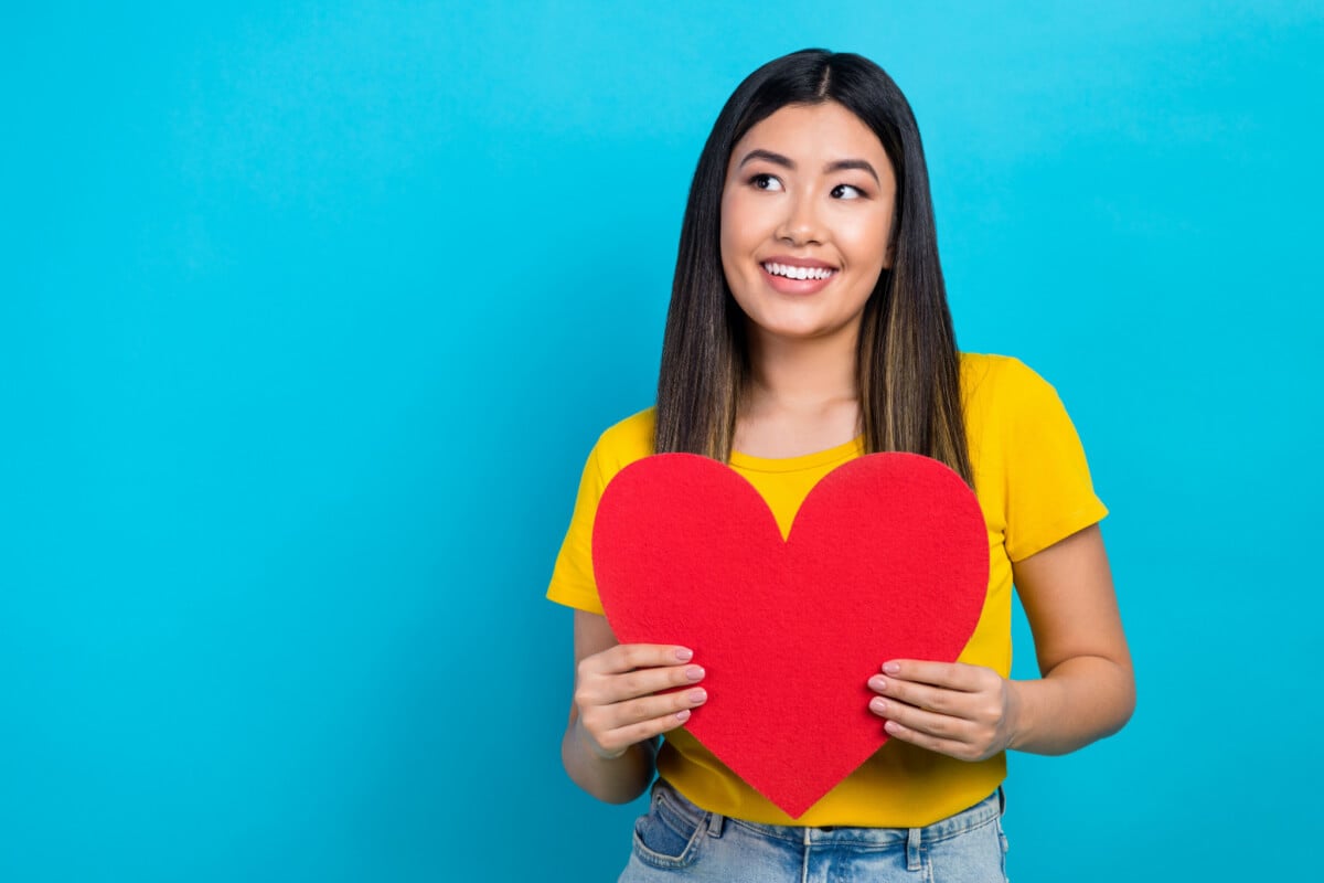 Simpatias são aliadas de quem busca um novo amor (Imagem: Roman Samborskyi | Shutterstock)