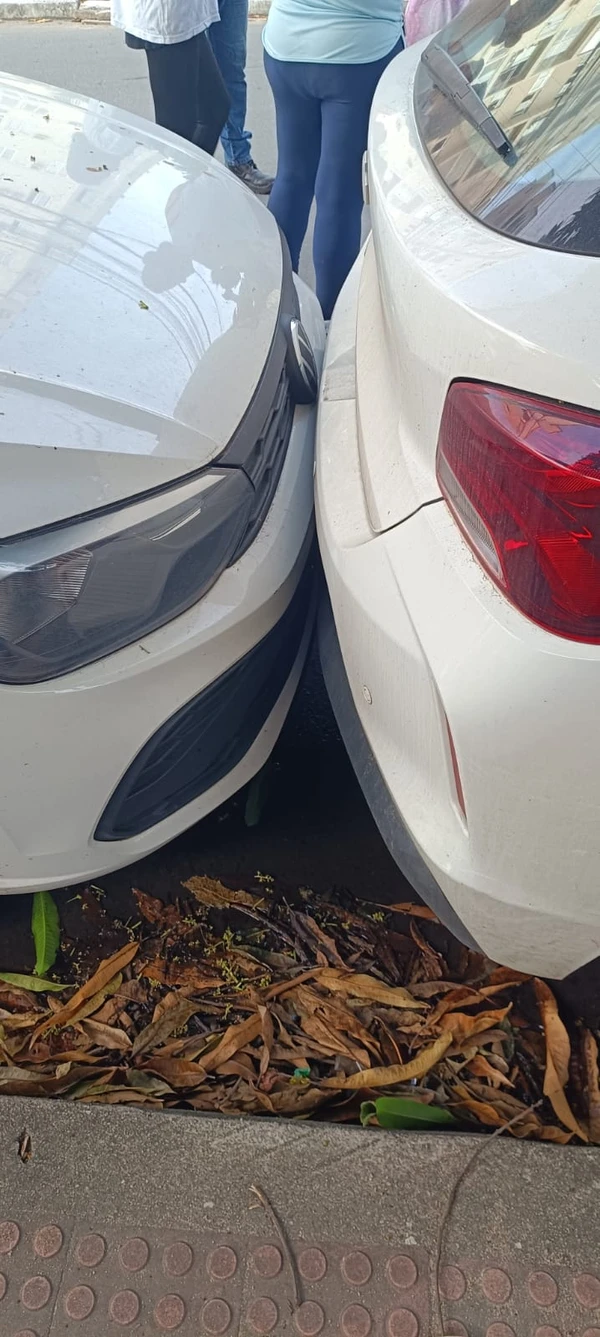 Homem rouba carro e atinge vários veículos estacionados na Serra por Leitor A Gazeta