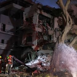 Israel lançou um ataque sem precedentes contra o Irã sob a justificativa de que era preciso minar sua capacidade de desenvolver uma arma nuclear, mas, à medida que o confronto se intensifica e os alvos se ampliam, muitos se perguntam o que Tel Aviv busca neste embate.